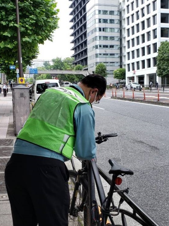 自転車警告札貼付（赤坂見附）