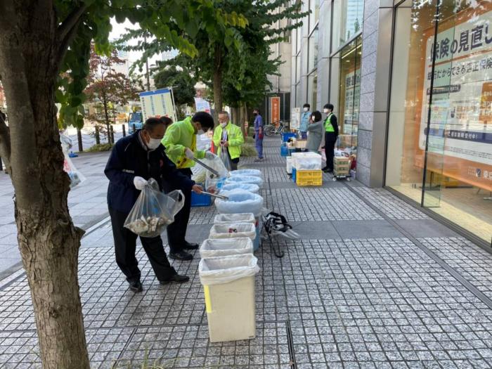 溜池山王駅キャンペーン写真（ごみの分別）