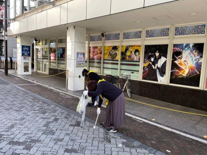 赤坂見附駅キャンペーン写真（清掃の様子）