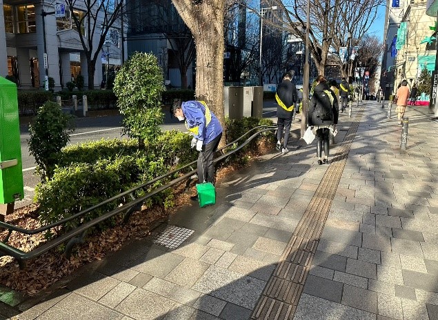 表参道駅キャンペーン写真　(清掃２)