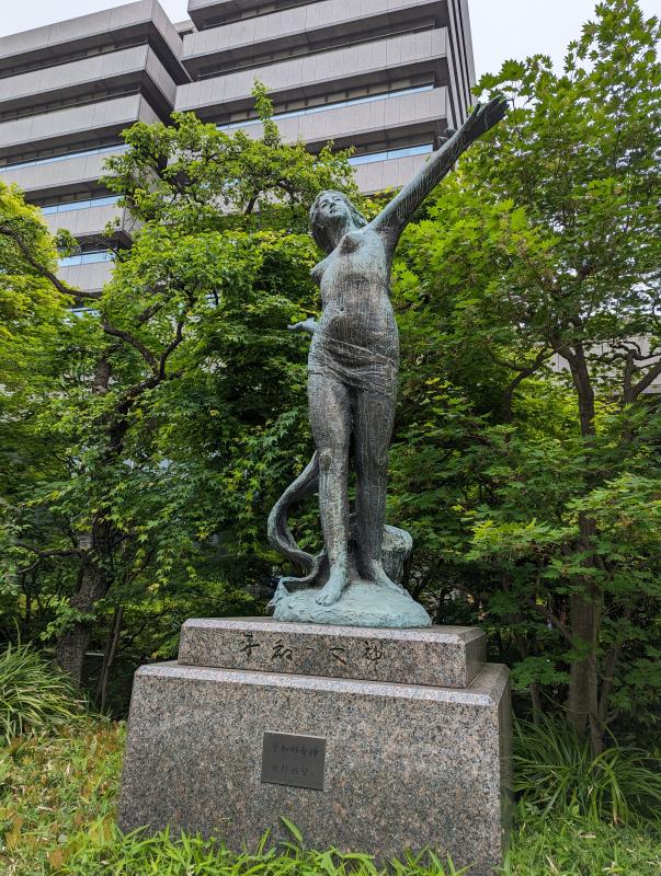 平和の女神像