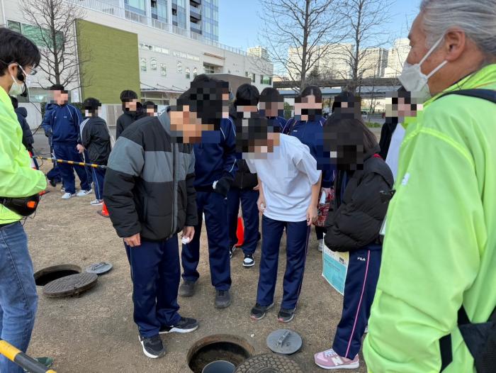 マンホールトイレ