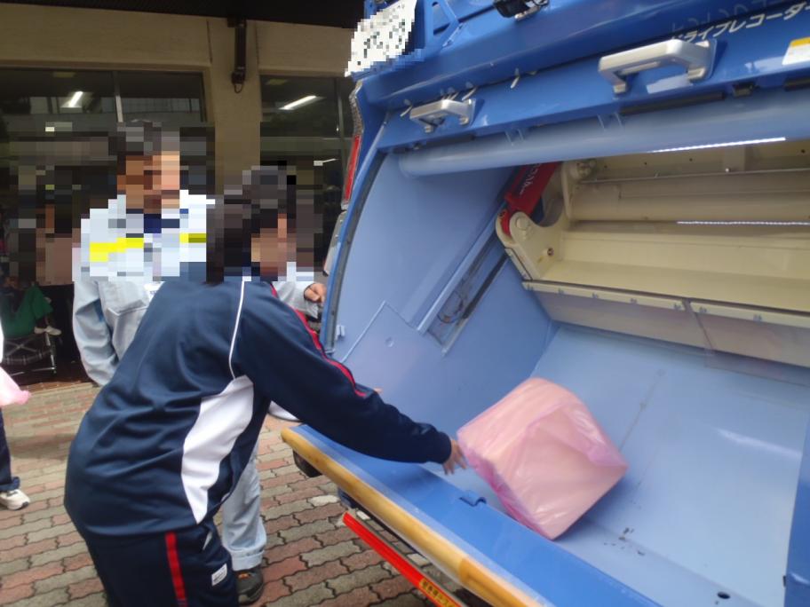 積込み体験の様子