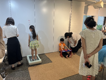 足の測定会の様子