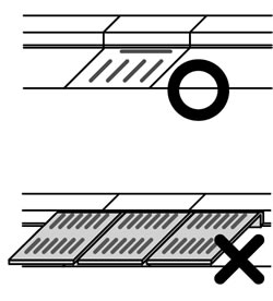 絵：雨水ます上に物を置いていいない良い状態と置いている悪い状態