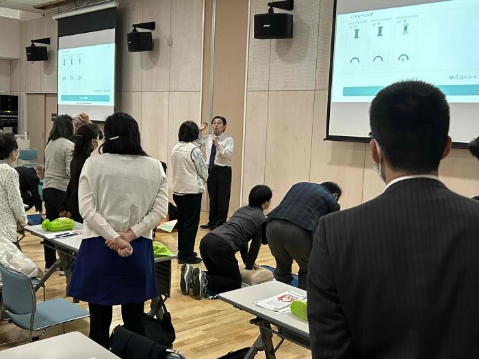 前で圧迫
