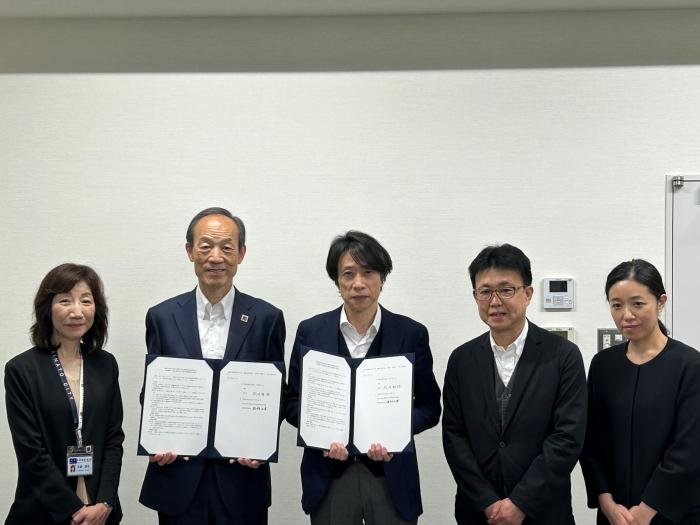 国立大学法人東京大学大学院教育学研究科との締結式の写真