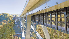 三遠南信自動車道にある天龍峡大橋の写真