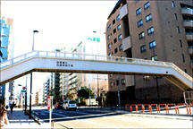 写真:日吉坂上歩道橋