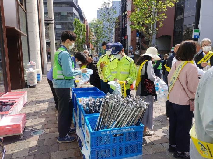 4月赤坂駅キャンペーン受付の様子