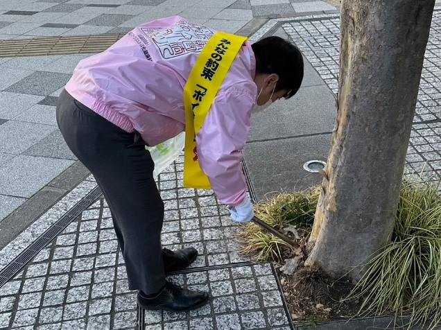 溜池山王駅クリーンキャンペーン写真　清掃③