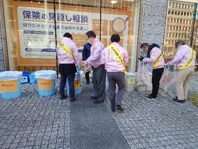 溜池山王駅クリーンキャンペーン写真　清掃④