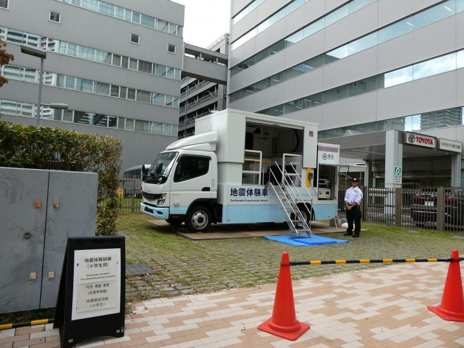 小学校訓練（5年・起震車体験）
