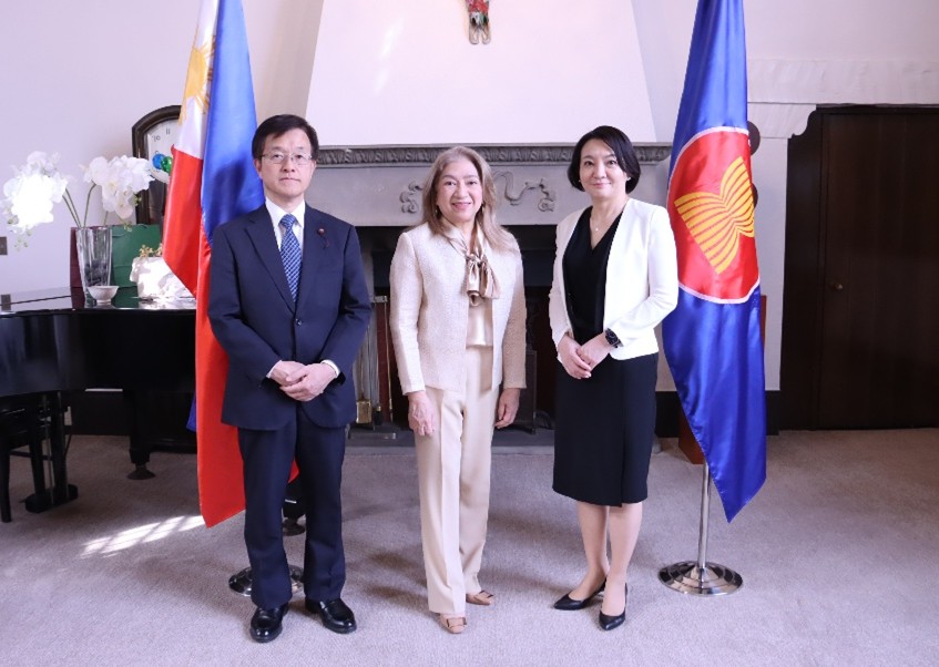 大使と区長、議長.