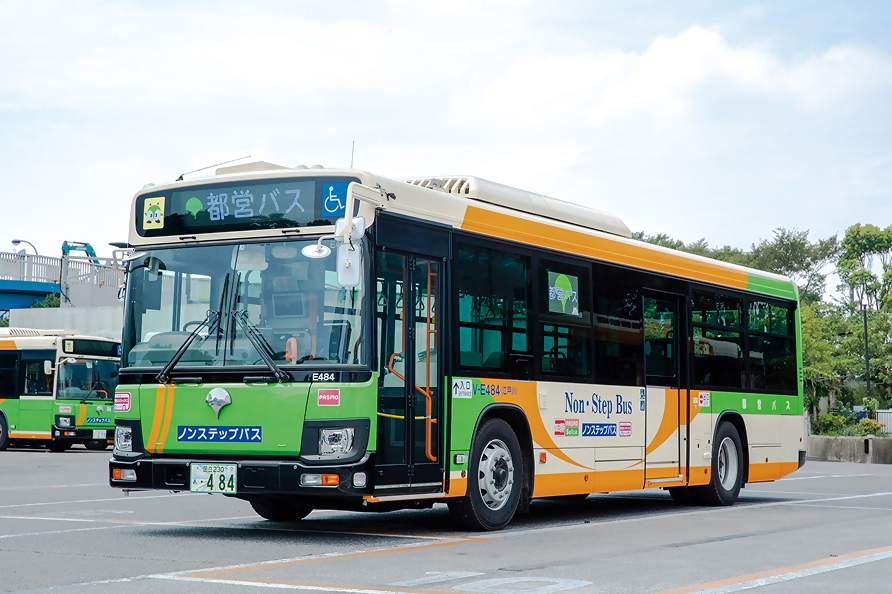 写真：街を走る都営バス