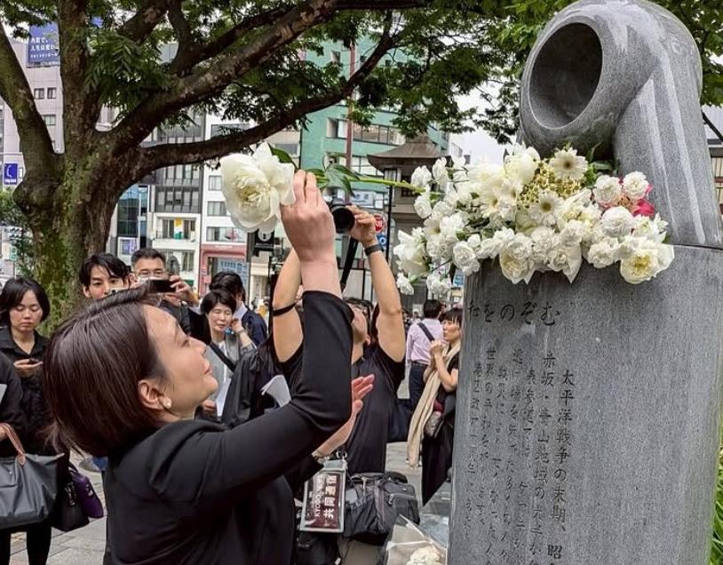 山の手空襲80周年献花