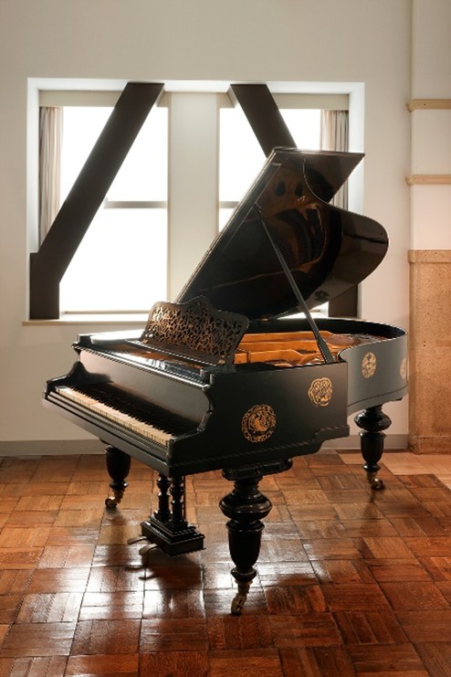 グランドピアノ