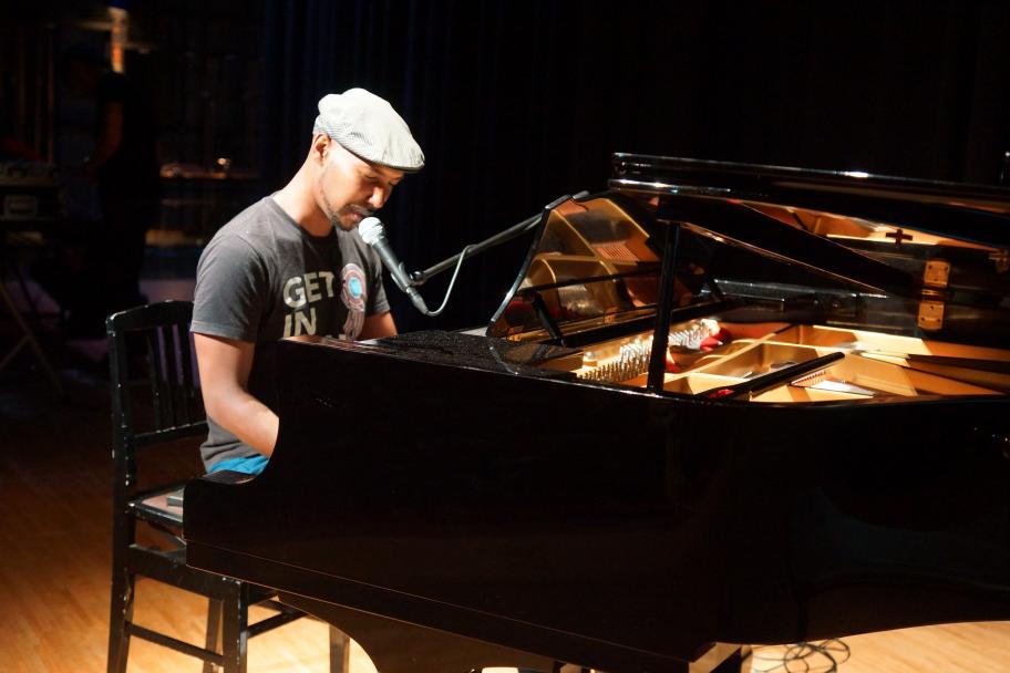 矢野さんピアノ