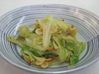 写真：キャベツと桜えびの煮物