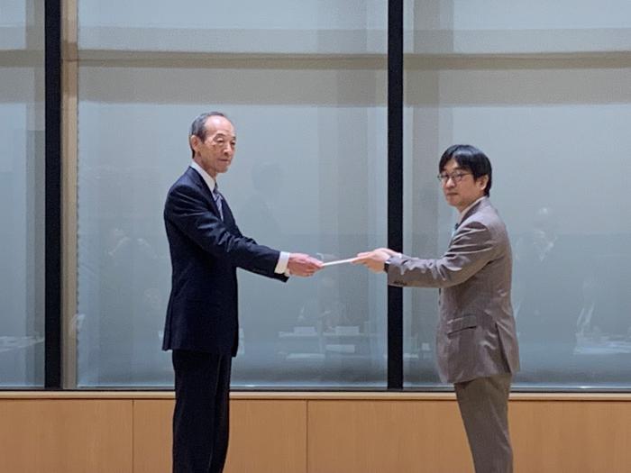 答申授与式の様子