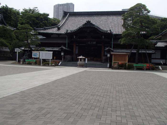 泉岳寺正門の遠景