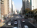 日吉坂上の歩道橋からの光景