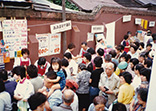 押すな押すなの大賑わい/高輪町栄会朝市