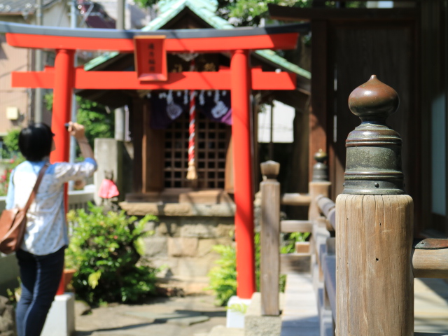 丸山神社の軒下